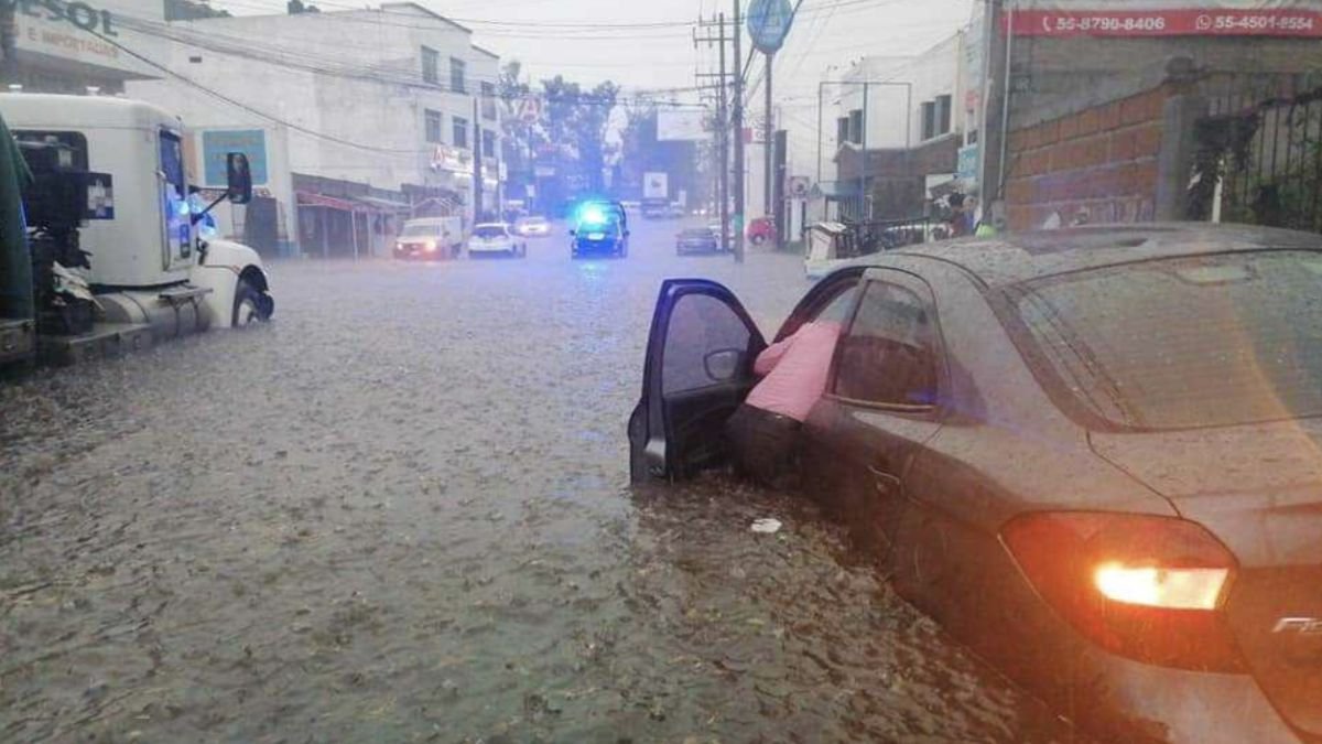 Qué hacer en caso de que tu auto se quede varado en un charco o inundación